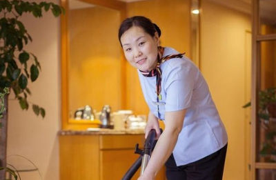 客房保潔阿姨:住酒店時,對于門縫下的“小卡片”,電話別亂打!