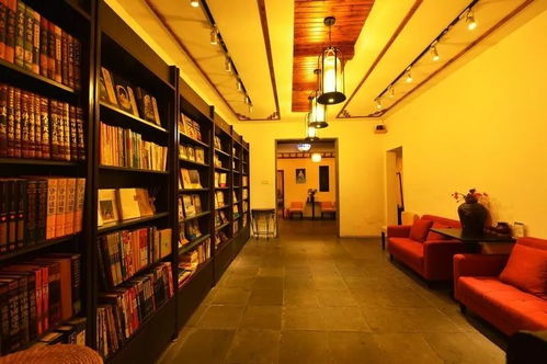 河邊濕潤的清風與懶懶的船,江南梅雨季節與矮矮的房