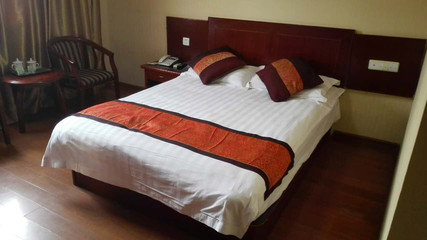 【鄭州泰豪商務酒店團購】泰豪商務酒店普通大床房入住1晚,團購|價格|圖片_美團網